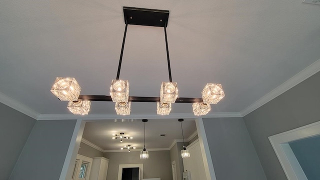 506 Ware St, Waycross, GA 31501 - detailed view of ornamental molding