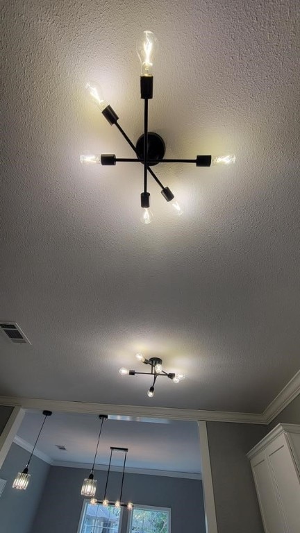 506 Ware St, Waycross, GA 31501 - detailed view of crown molding