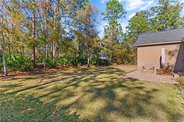 view of yard featuring a patio