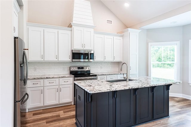 119 Silver Bluff Dr, Brunswick, GA 31523 - kitchen with stainless steel appliances, light wood-style flooring, white cabinetry, backsplash, and high vaulted ceiling
