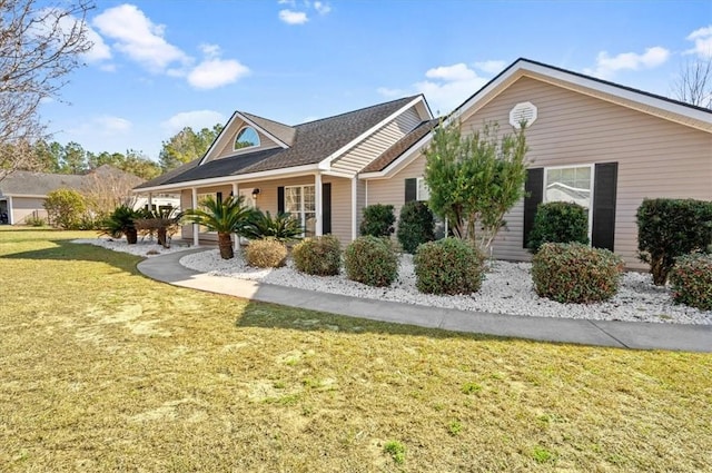 view of front of home featuring a front yard