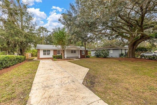 ranch-style home featuring a front yard