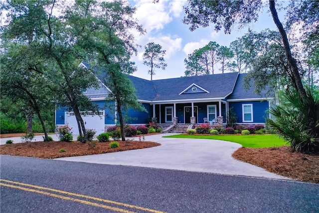 1296 N River Oaks Dr, Blackshear, GA 31516 - view of front facade with a porch and concrete driveway
