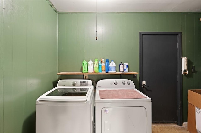 165 Pine Cir, Brunswick, GA 31520 - laundry room featuring washer and dryer