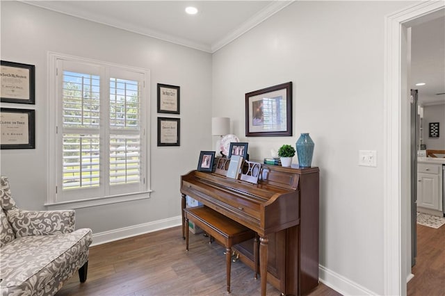149 Harbor Pointe Dr, Brunswick, GA 31523 - sitting room with wood finished floors, baseboards, ornamental molding, and recessed lighting