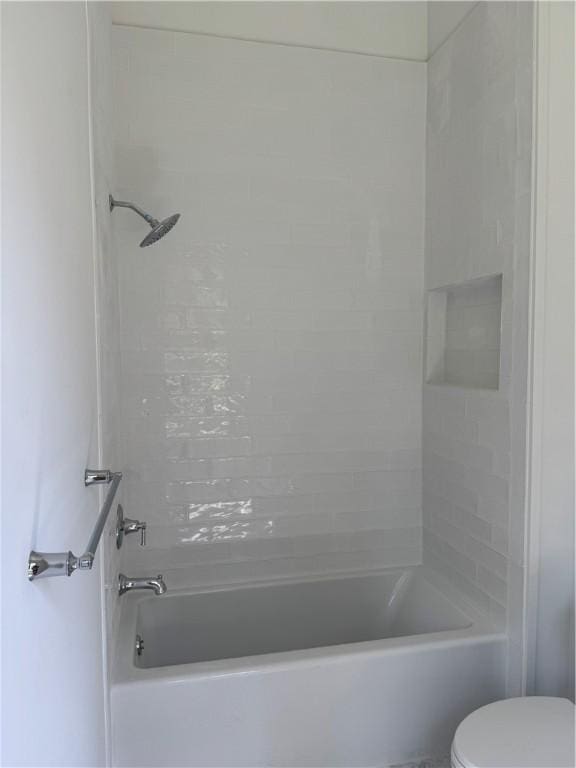 104 Point Ln, Saint Simons Island, GA 31522 - bathroom featuring washtub / shower combination and toilet