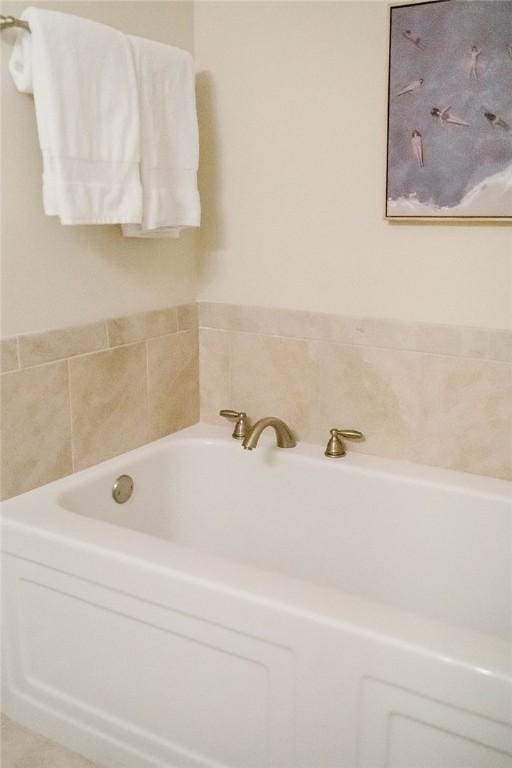 801 Mariners Cir, Saint Simons Island, GA 31522 - full bathroom with a bath