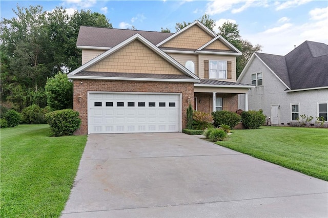 view of front of property featuring a front lawn