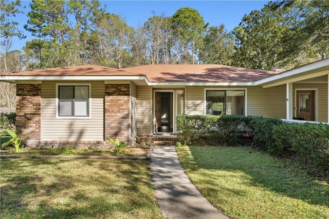 ranch-style home featuring a front yard