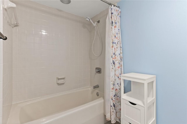 893 Wimbledon Dr, Saint Simons Island, GA 31522 - bathroom featuring shower / bathtub combination with curtain