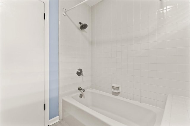 893 Wimbledon Dr, Saint Simons Island, GA 31522 - full bath with shower / bath combination and baseboards