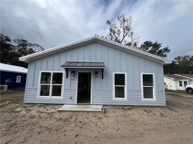 1011 Elbert St, Darien, GA 31305 - view of front of home