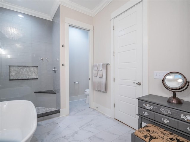 bathroom featuring crown molding, toilet, and a tile shower