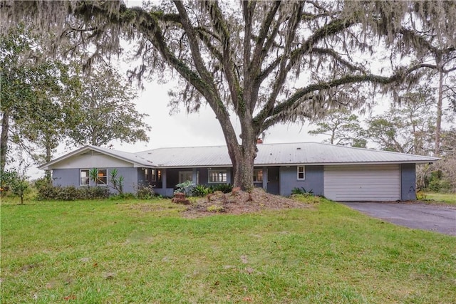 single story home featuring a garage and a front lawn