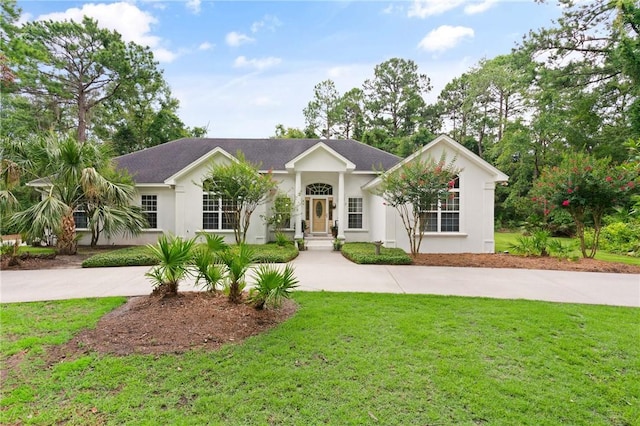 117 Serenoa Dr, Brunswick, GA 31523 - single story home featuring a front lawn, stucco siding, and curved driveway
