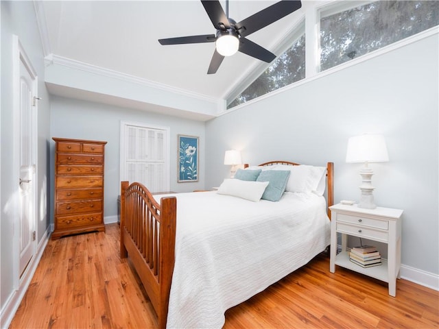 bedroom featuring crown molding, vaulted ceiling, light hardwood / wood-style floors, and ceiling fan