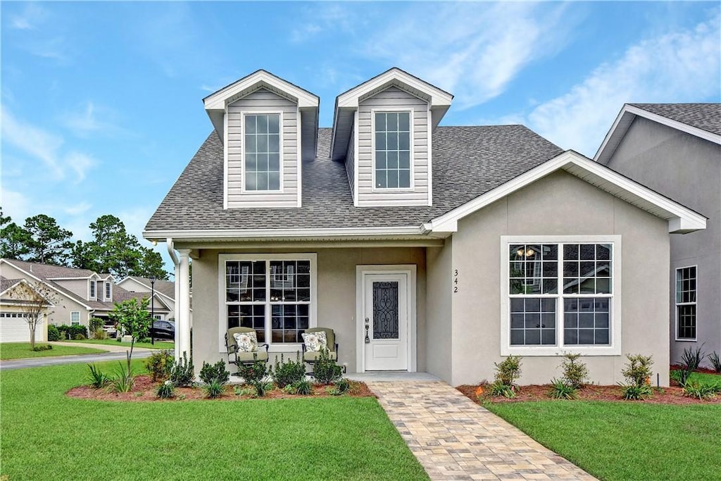 view of front facade with a front lawn