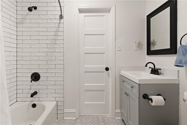 bathroom with vanity and tiled shower / bath