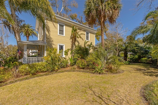 view of side of property featuring a lawn