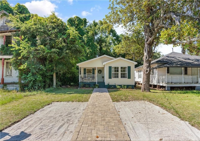 view of front facade with covered porch and a front lawn