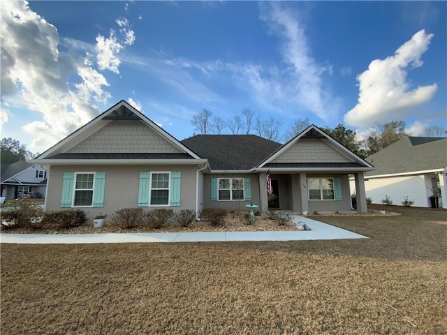 view of front of property featuring a front lawn