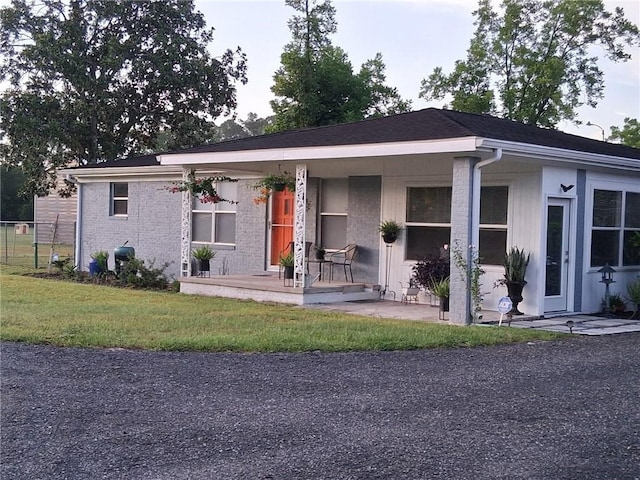 604 E Waring St, Waycross, GA 31501 - ranch-style home featuring covered porch and brick siding