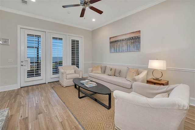 living room featuring light wood-type flooring, ceiling fan, and crown molding