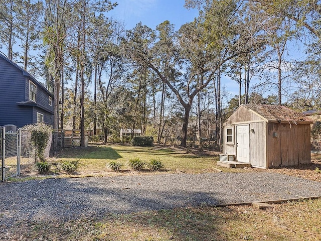 view of yard with a shed