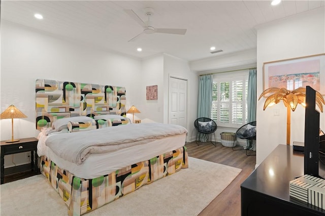 bedroom featuring light wood-type flooring, a closet, and ceiling fan