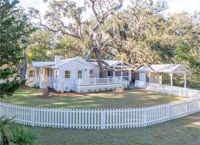 view of front of house featuring a porch and a front lawn