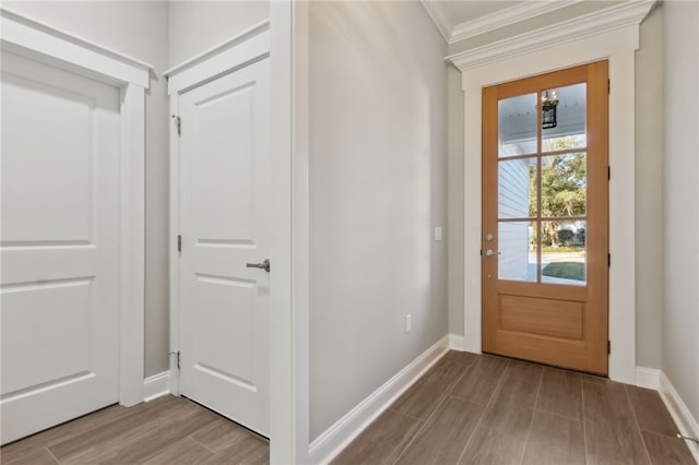 entryway with ornamental molding, baseboards, and wood tiled floor