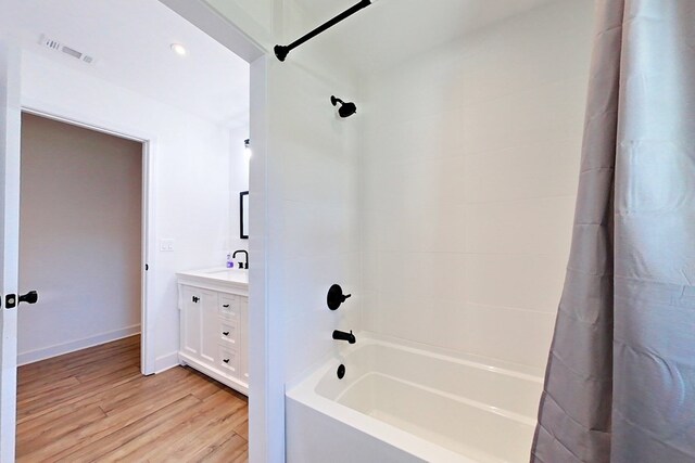 1625 Windsor Dr, Waycross, GA 31501 - full bath featuring shower / bath combination with curtain, wood finished floors, visible vents, vanity, and baseboards