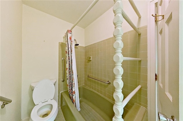 2227 Ware St, Blackshear, GA 31516 - full bath with shower / tub combo and toilet