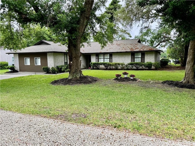 126 Lake View Cir, Brunswick, GA 31525 - ranch-style home featuring a front yard