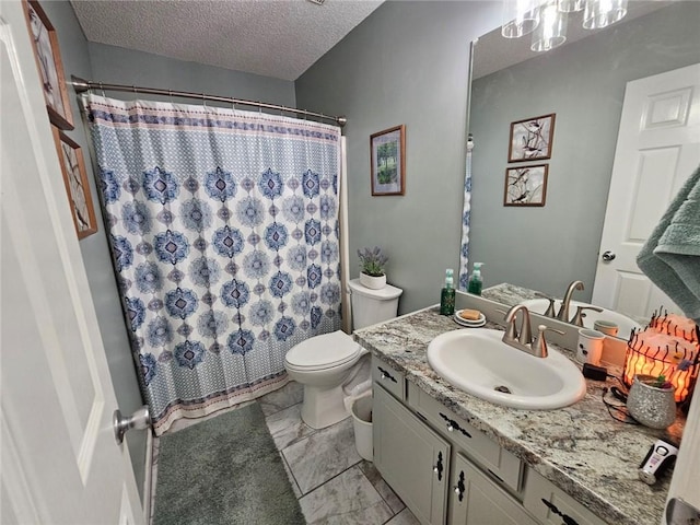 300 Crestview Dr, Woodbine, GA 31569 - bathroom featuring toilet, vanity, a shower with shower curtain, and a textured ceiling