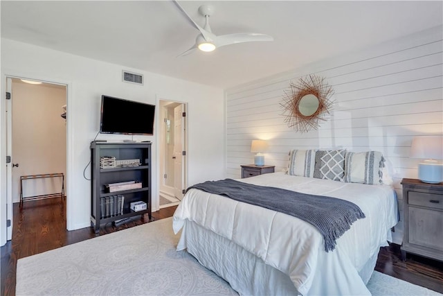 bedroom featuring dark wood-style floors, visible vents, and a ceiling fan