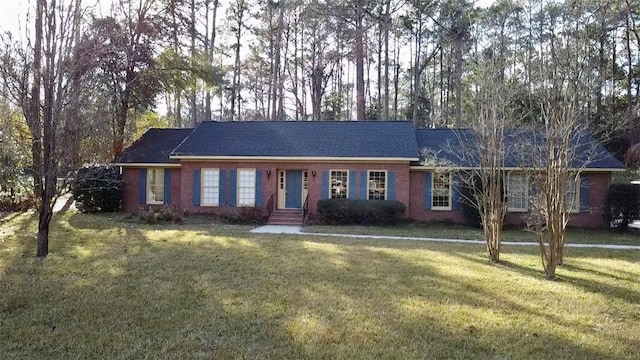 single story home featuring a front yard