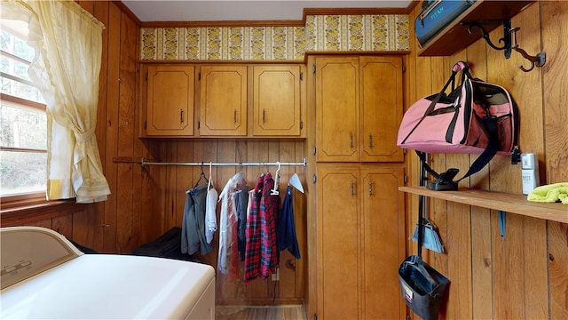 laundry room featuring cabinets and washer / dryer