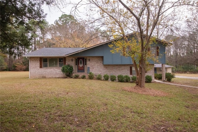 view of front of property with a front yard