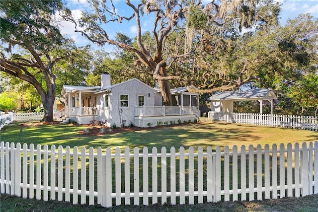 view of front of home featuring a porch and a front lawn