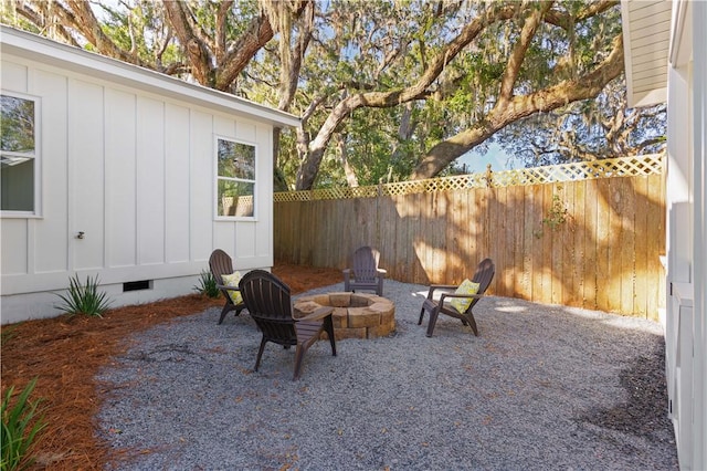 view of patio with an outdoor fire pit