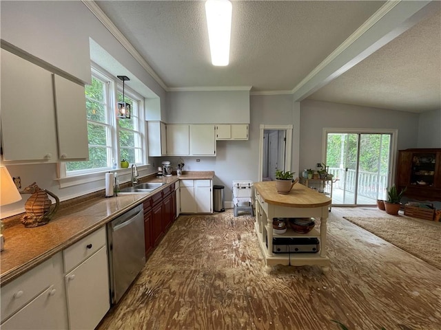 725 Grant St, Brunswick, GA 31520 - kitchen with stainless steel dishwasher, a sink, crown molding, hanging light fixtures, and a textured ceiling
