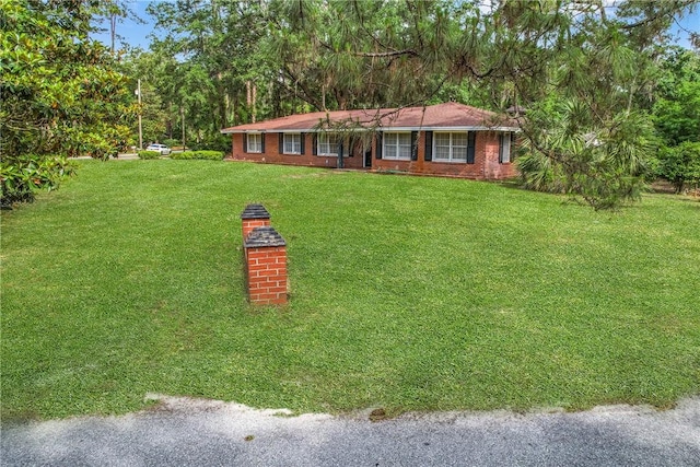 156 Lansing St, Brunswick, GA 31525 - ranch-style home featuring a front lawn