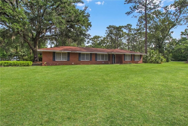 156 Lansing St, Brunswick, GA 31525 - ranch-style home with a front lawn