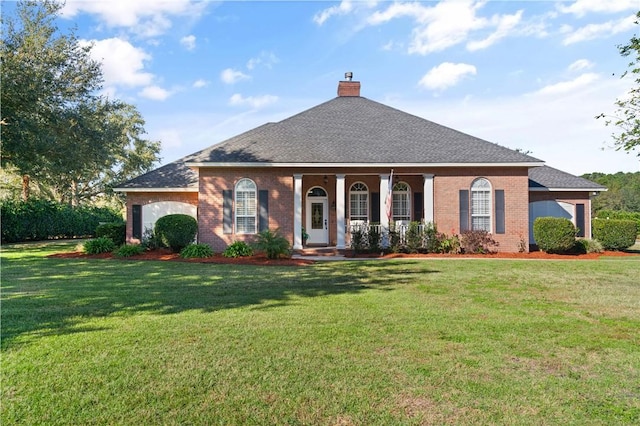 view of front facade featuring a porch and a front yard