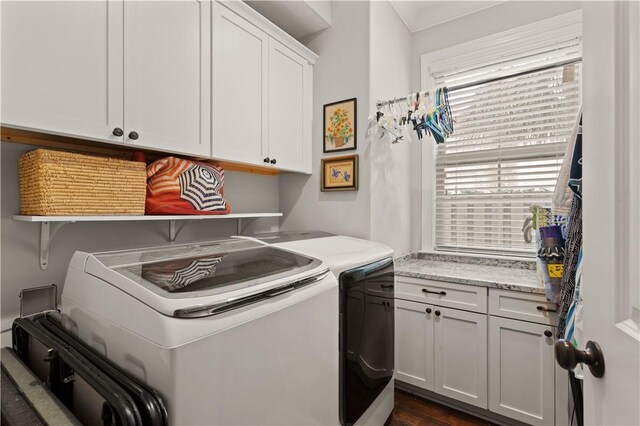 19 Sinclair Way, Saint Simons Island, GA 31522 - laundry area featuring dark hardwood / wood-style flooring, cabinets, and independent washer and dryer