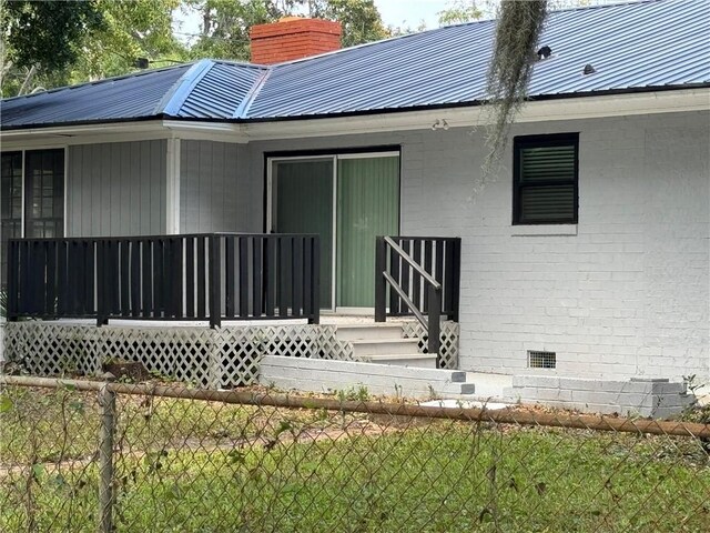 entrance to property with a yard