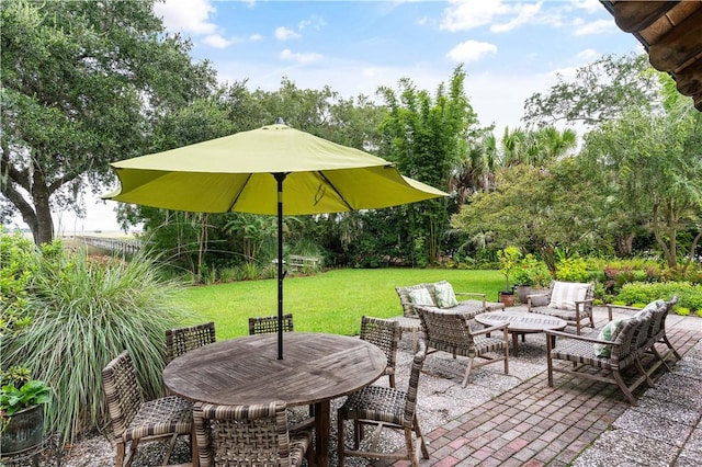 view of patio featuring outdoor dining area and outdoor lounge area