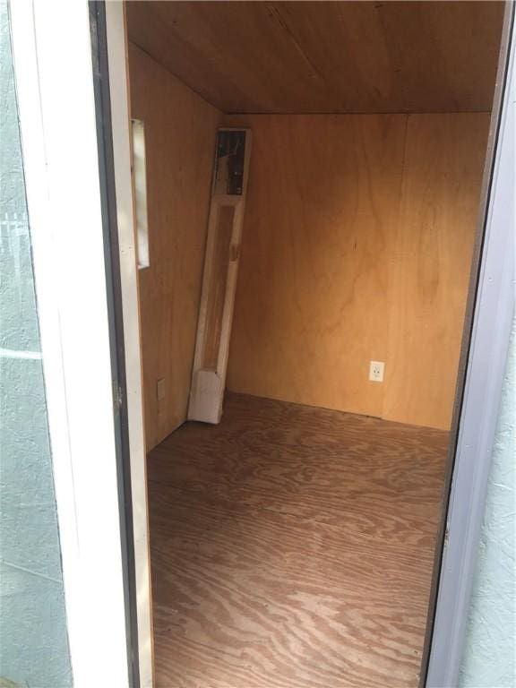 375 Wellington Pl, Brunswick, GA 31523 - hall featuring lofted ceiling and wood ceiling