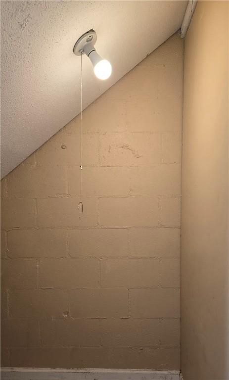 900 Lanier Blvd Unit 6, Brunswick, GA 31520 - detailed view of concrete block wall